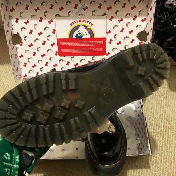 Hello kitty dr martens - Picture 2 of 3